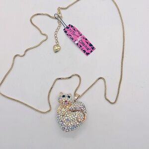 NWT Betsey Johnson "Cat on Heart" Crystal Necklace on Gold Tone Box Chain